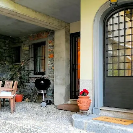 Mauro Apartment. Fresh And Peaceful. Casa de Férias Moltrasio